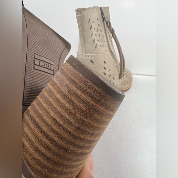 Toms | Women's Majorca Peep Toe Perf Suede Desert Taupe Size 6 - Picture 8 of 11